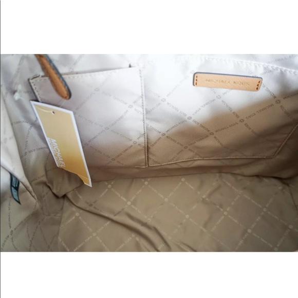 ‼️SALE‼️ Michael Kors Tote MK Signature - Picture 6 of 6